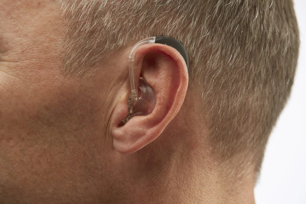 Behind the Ear<br />
plastic_hook_on_ear_side